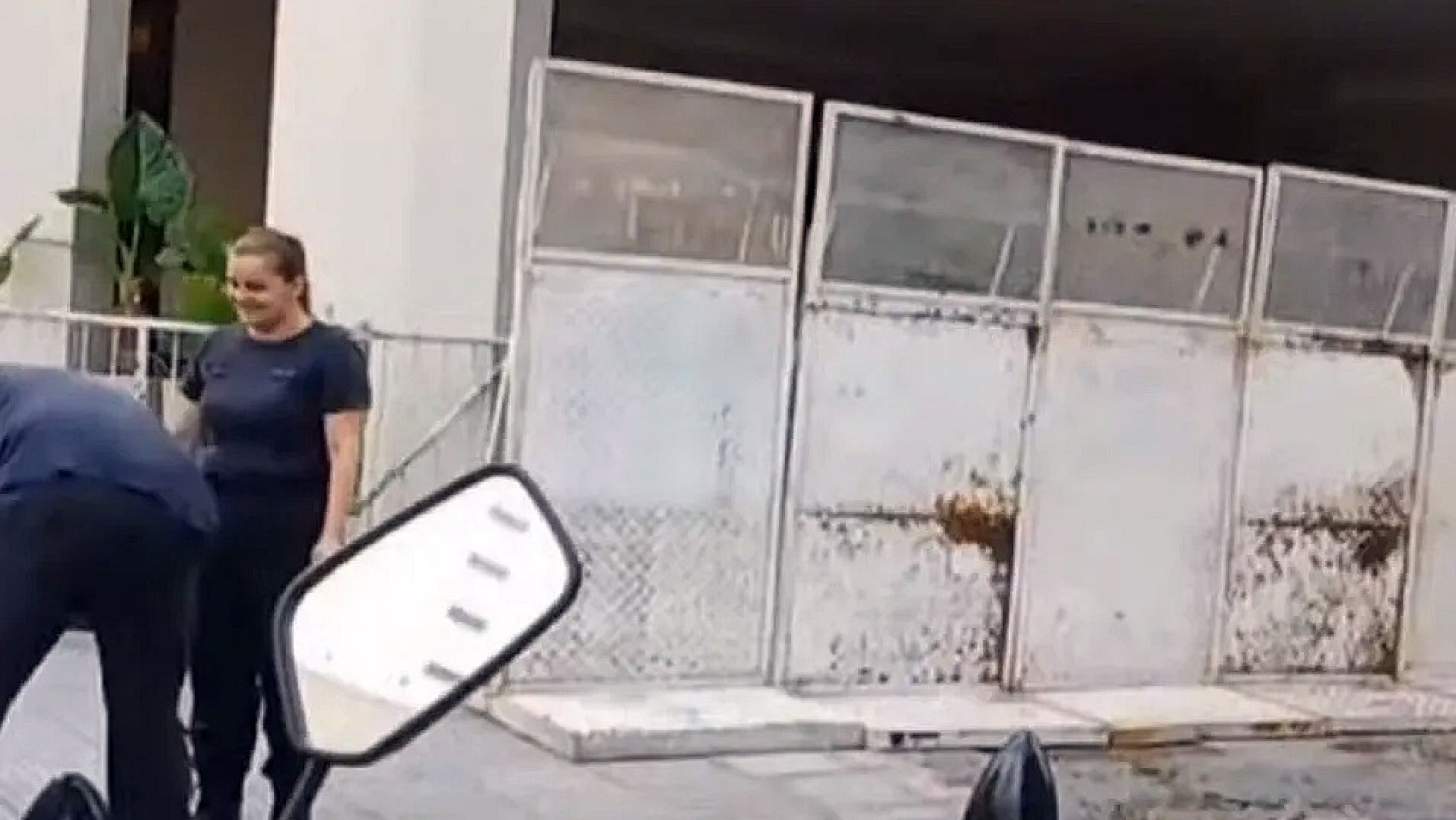 Una protesta de organizaciones sociales obligó a vallar el Hotel Libertador