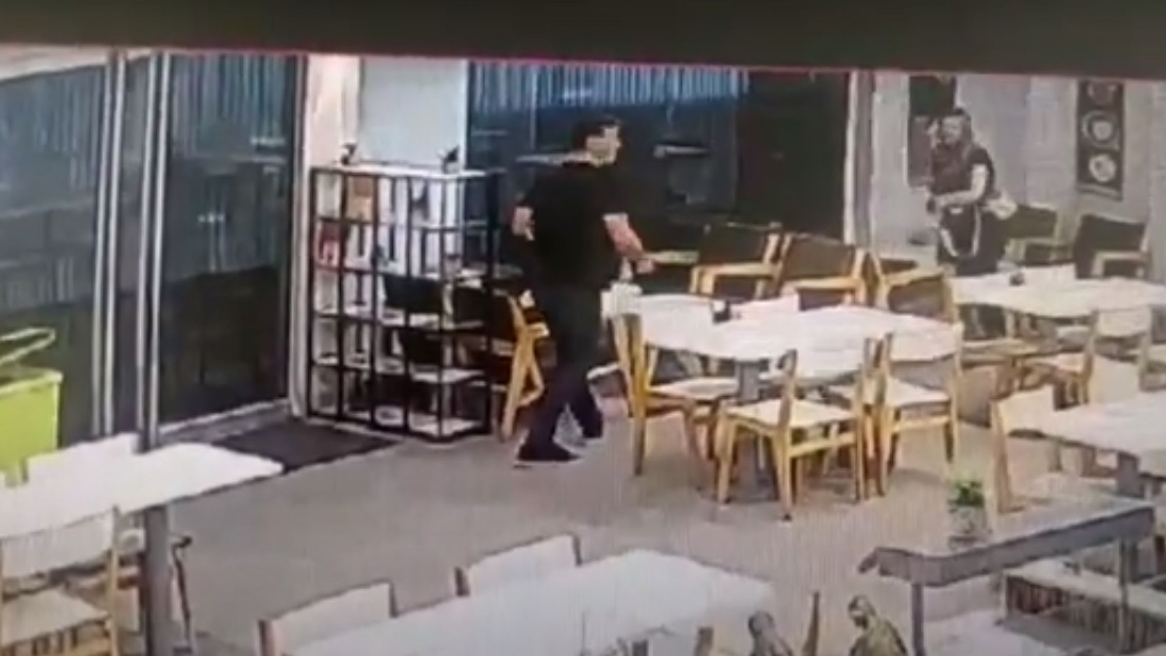 Video: acusan a un funcionario de PAMI de robar una billetera a un brasileño