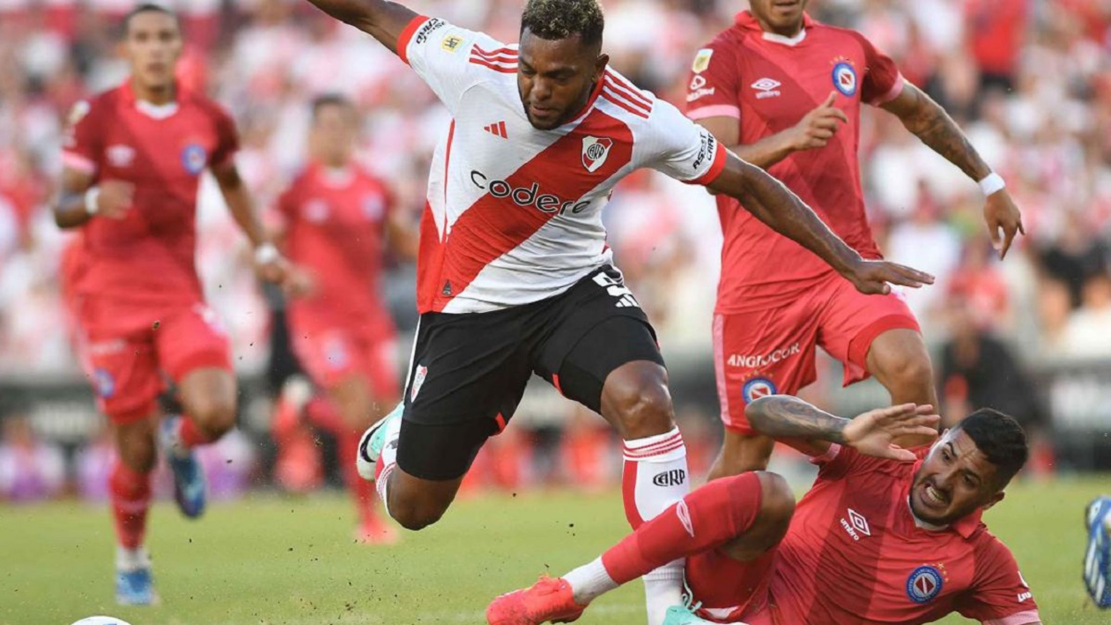 Con la vuelta de Borja, River busca la punta ante Talleres en Córdoba