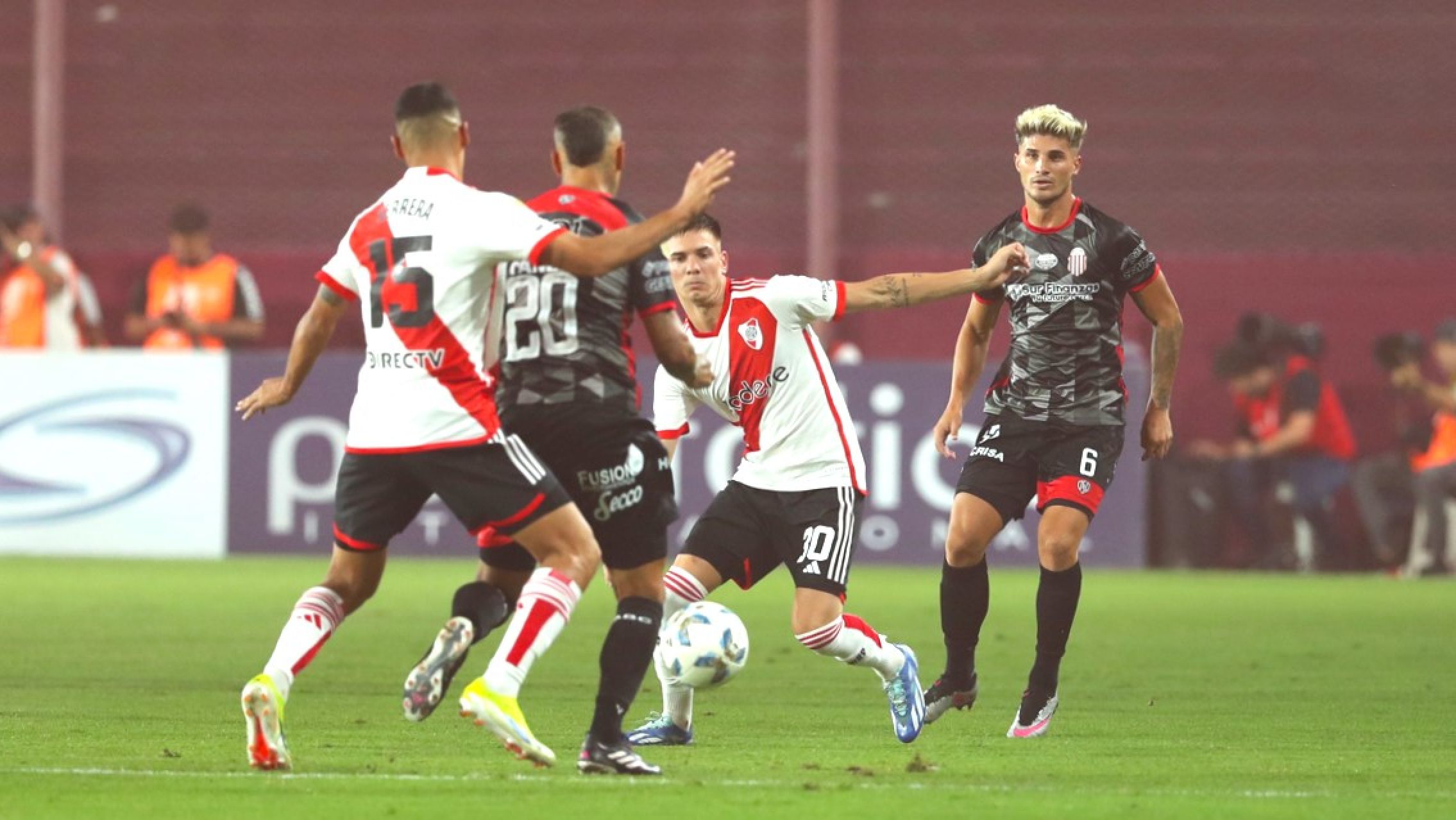 Video: River se valió de los pibes y le ganó a Barracas en Lanús