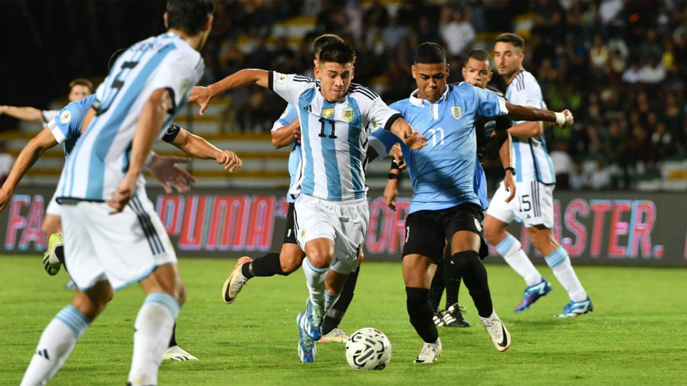 En un festival de goles, Argentina empató ante Uruguay y va por París 2024