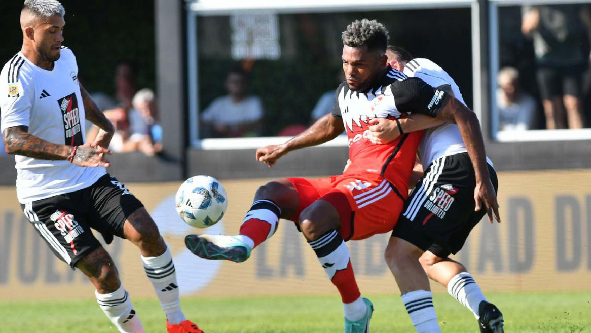 Video: River goleó al Riestra del "Ogro" Fabbiani sin despeinarse