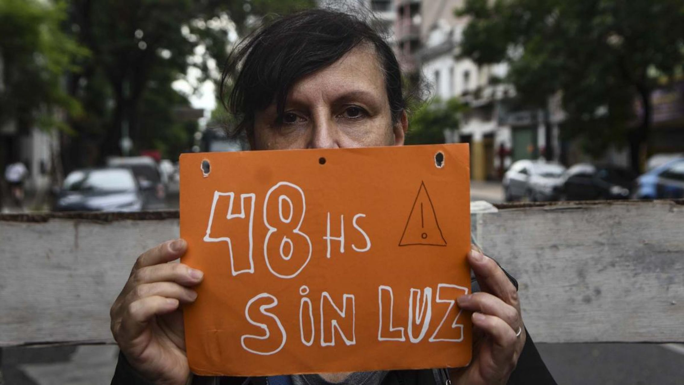 Cortes de calle en el barrio porteño de Caballito en protesta por la falta de luz