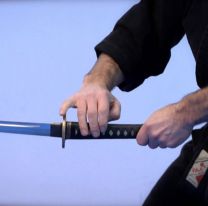 Buscan a un prófugo por el doble femicidio cometido con una katana