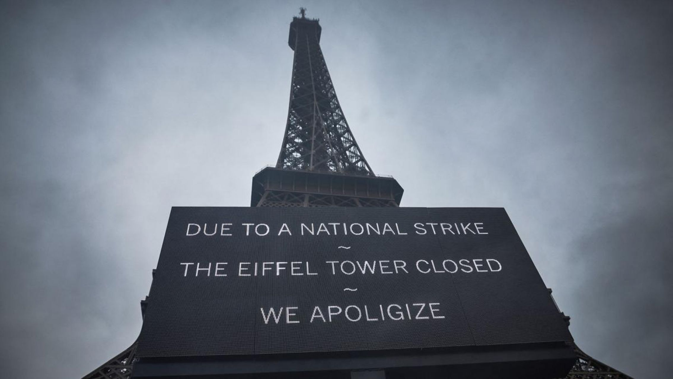 Una huelga de los trabajadores cerró la Torre Eiffel en París