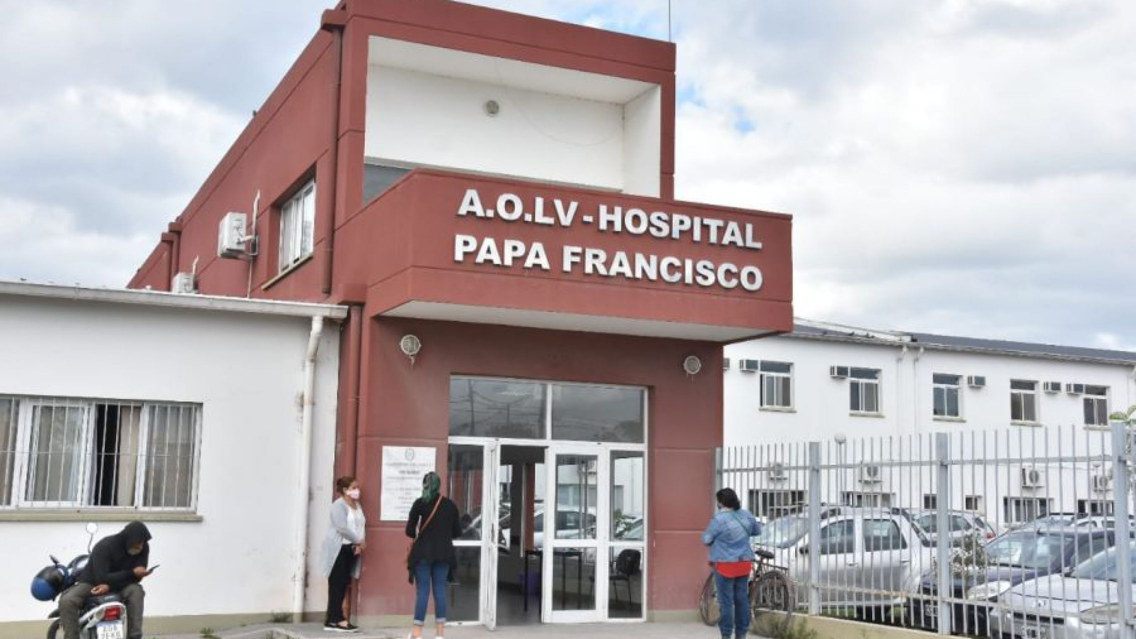 Salteño se paró afuera del hospital Papa Francisco a vender algo nunca visto: "Es un éxito"