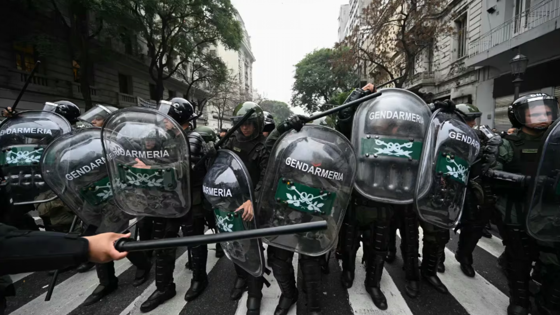 Gendarmería despejó las calles llenas de piqueteros kirchneristas