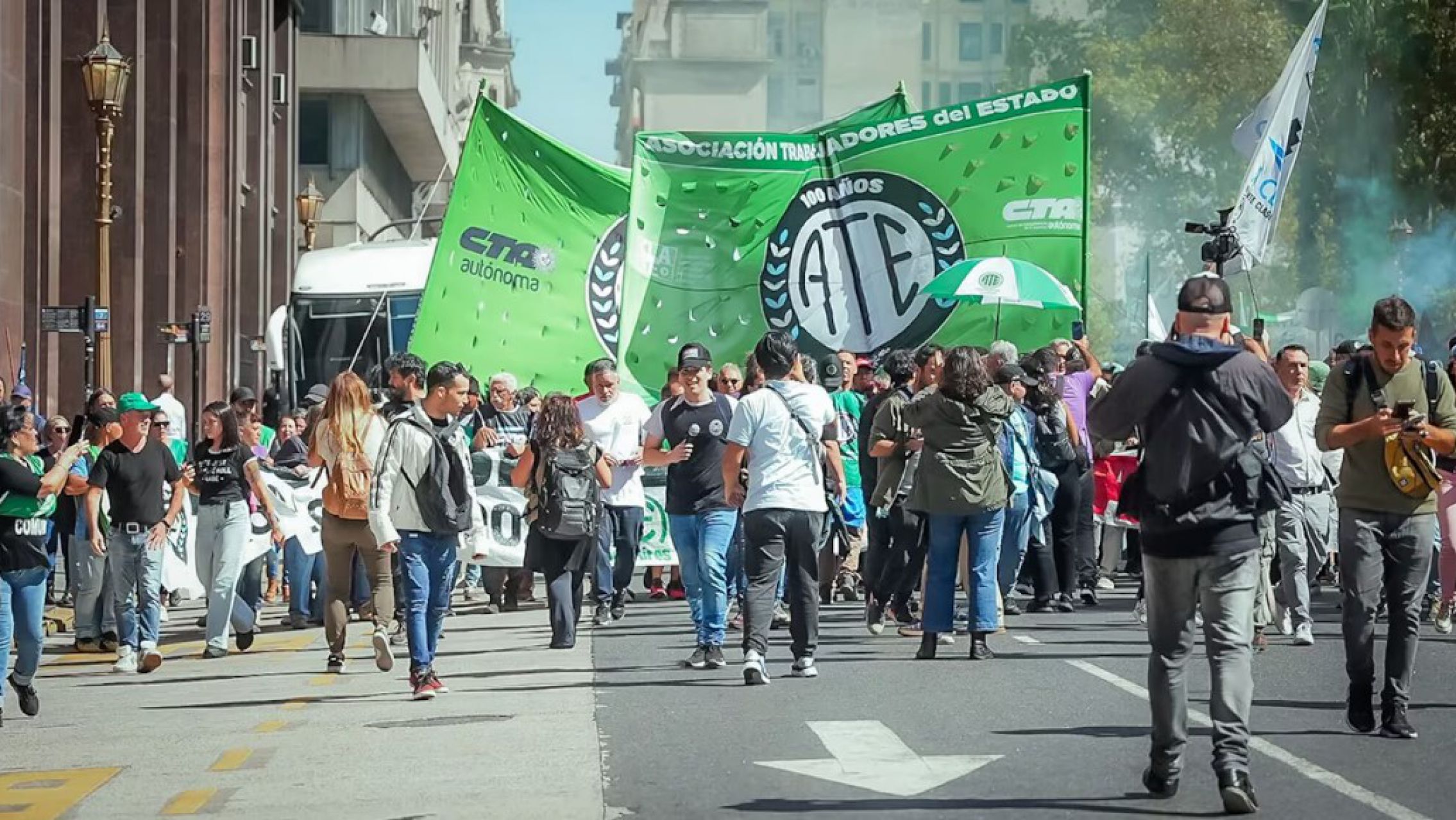 Trabajadores del Estado convocaron a una marcha el jueves mientras se trata la Ley Bases
