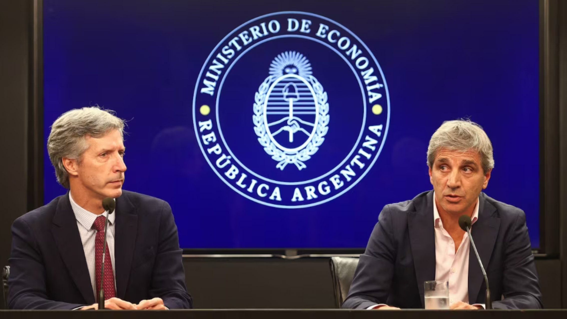 El Gobierno cita a los bancos para empezar la segunda fase de su plan económico