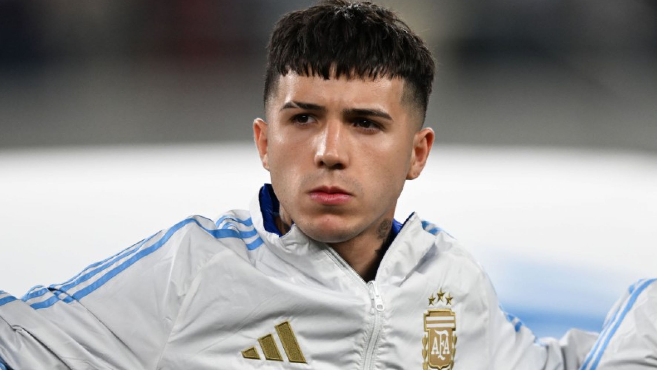 Se mostró públicamente Enzo Fernández tras la polémica por la canción "racista"