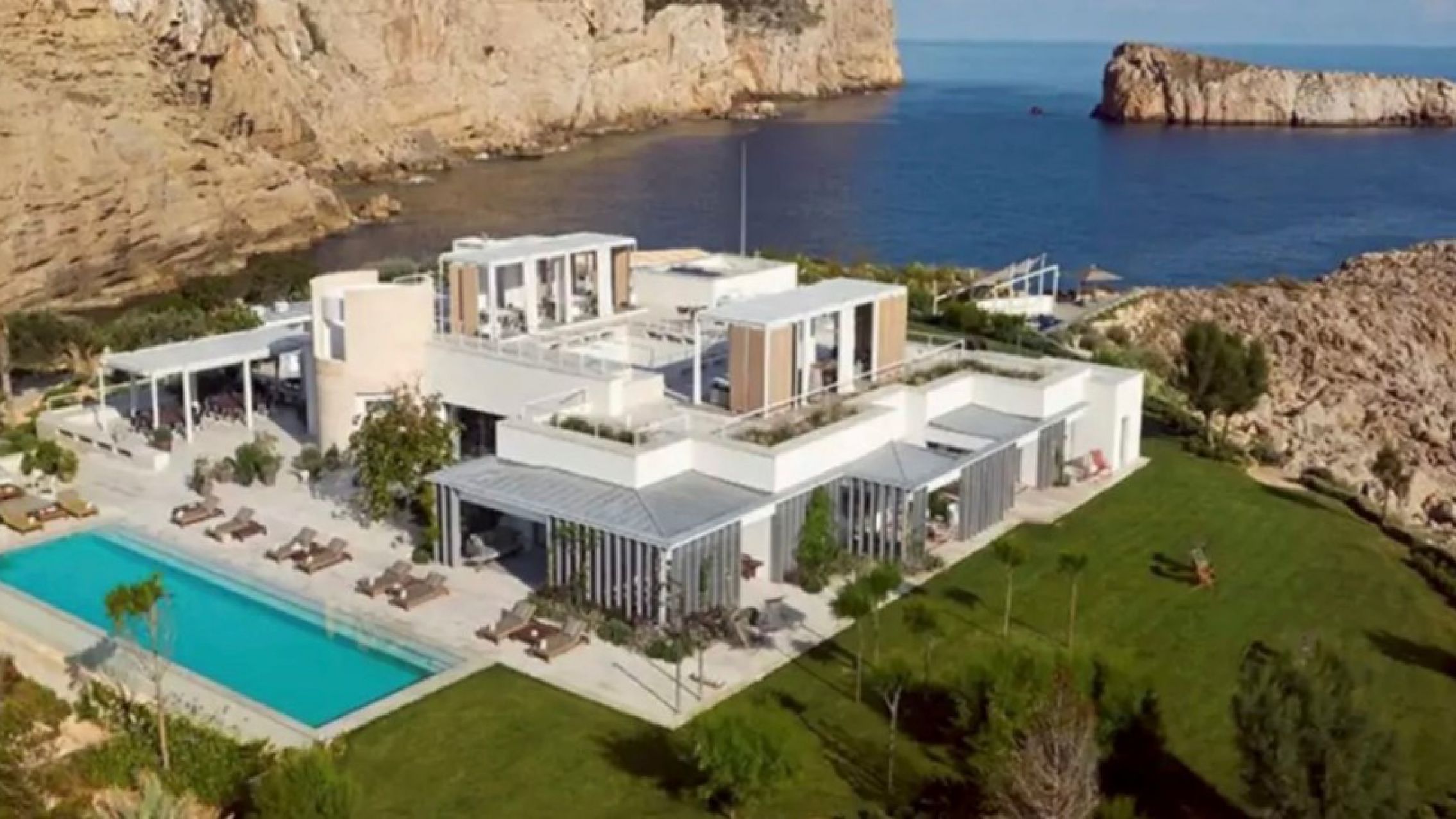 Messi le exige 50.000 euros a los ambientalistas que vandalizaron su casa