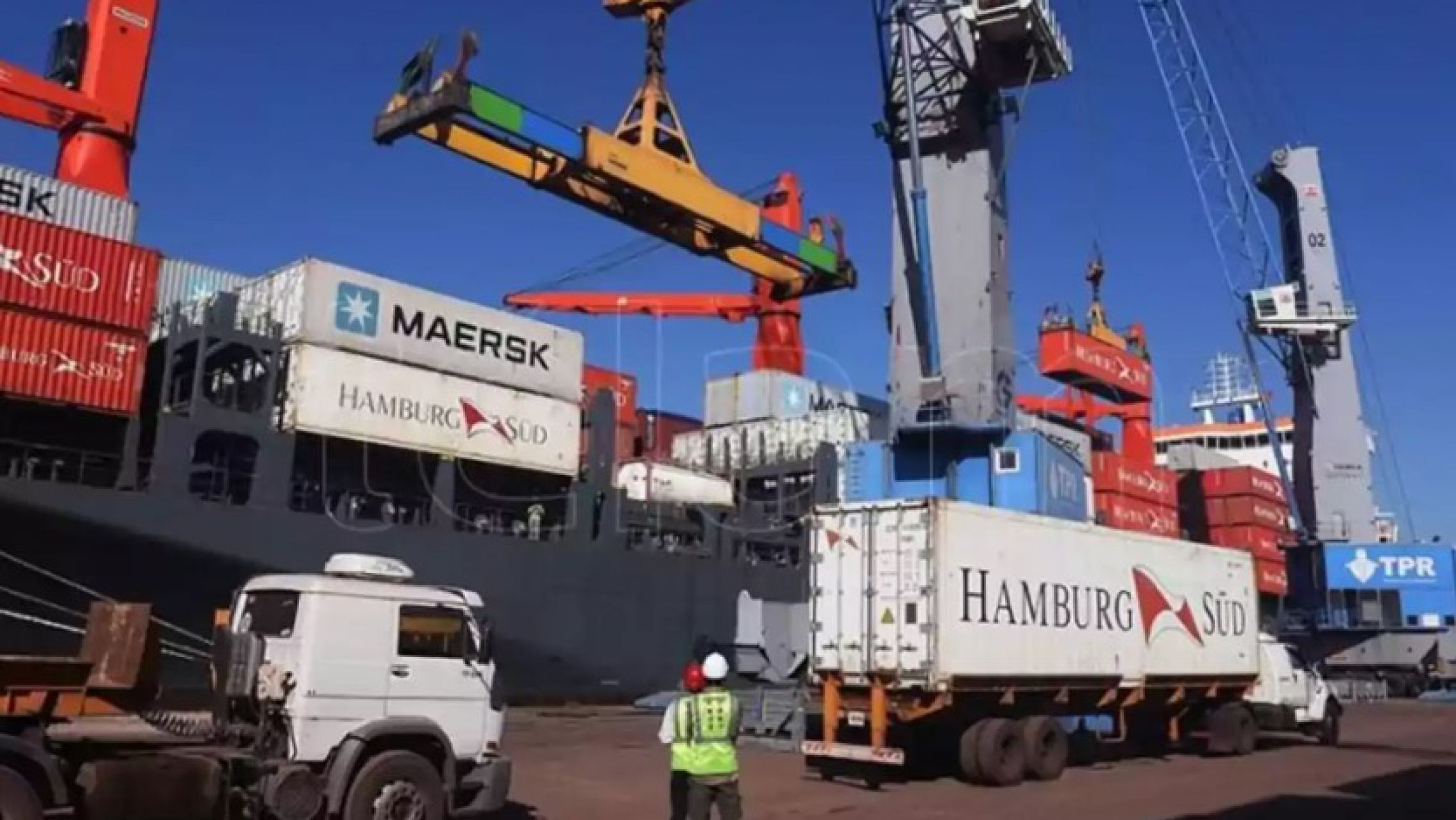 Bajo la gestión de Milei, Argentina alcanza su octavo mes consecutivo de superávit comercial