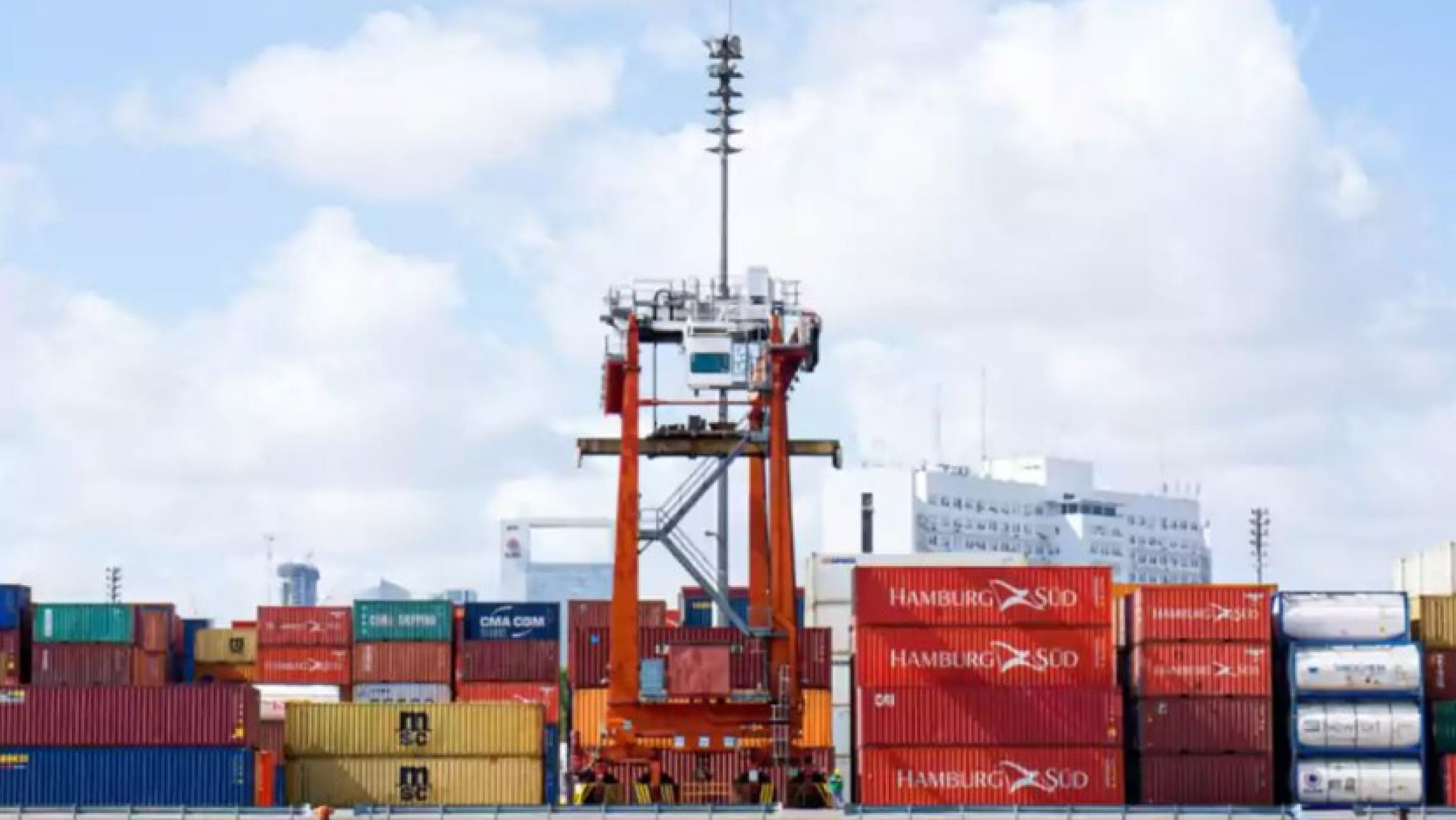 El Gobierno simplificó la importación de insumos claves para el país