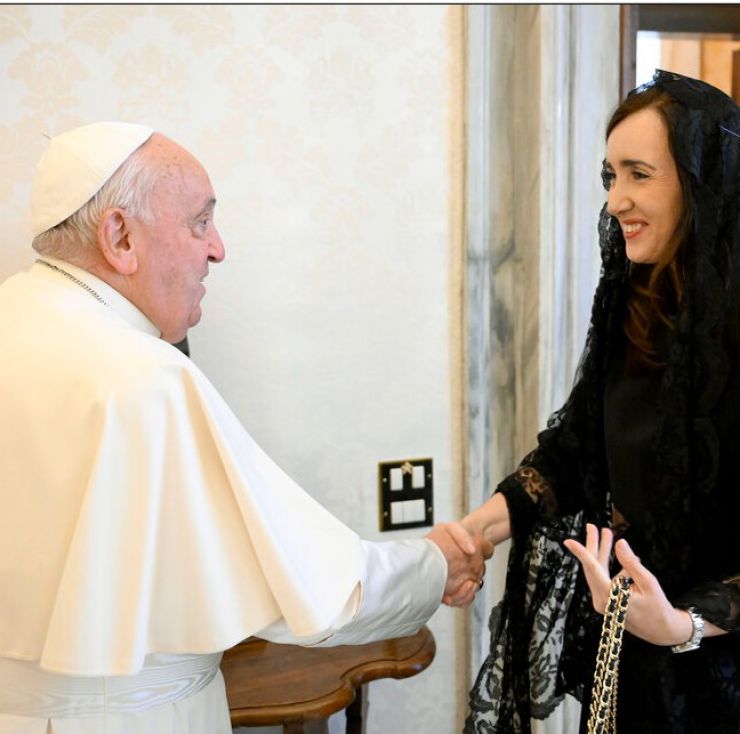 El regalo que le dio Victoria Villaruel al Papa tras su visita en el Vaticano