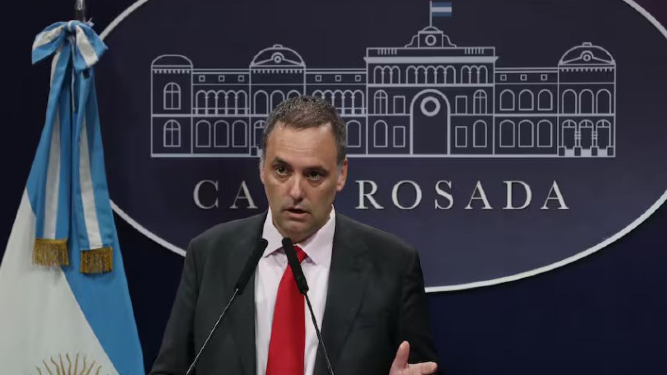 El Gobierno elimina los cargos hereditarios en el Estado para profundizar el ajuste