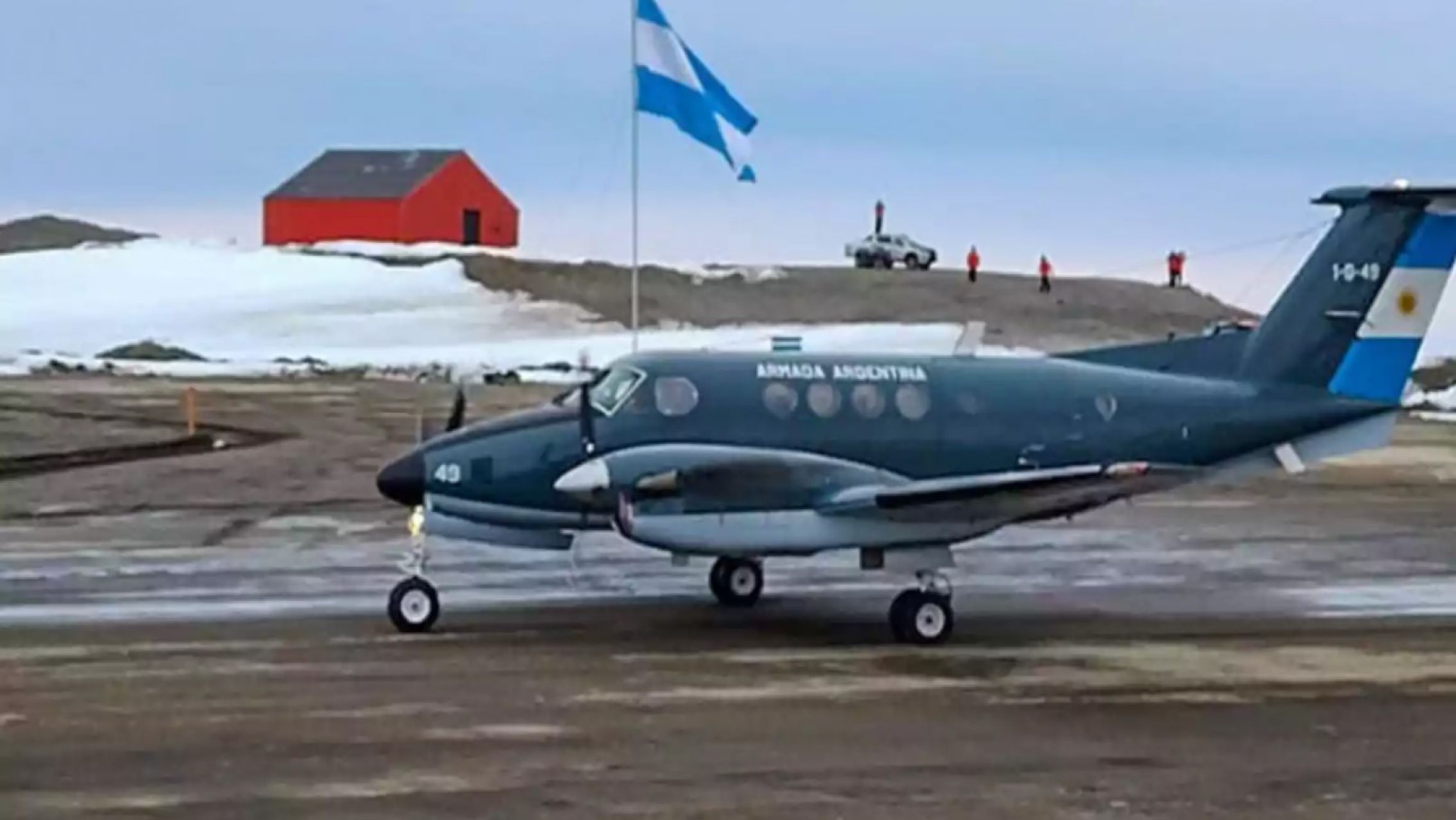 La Armada Argentina vuelve a la Antártida con un vuelo histórico