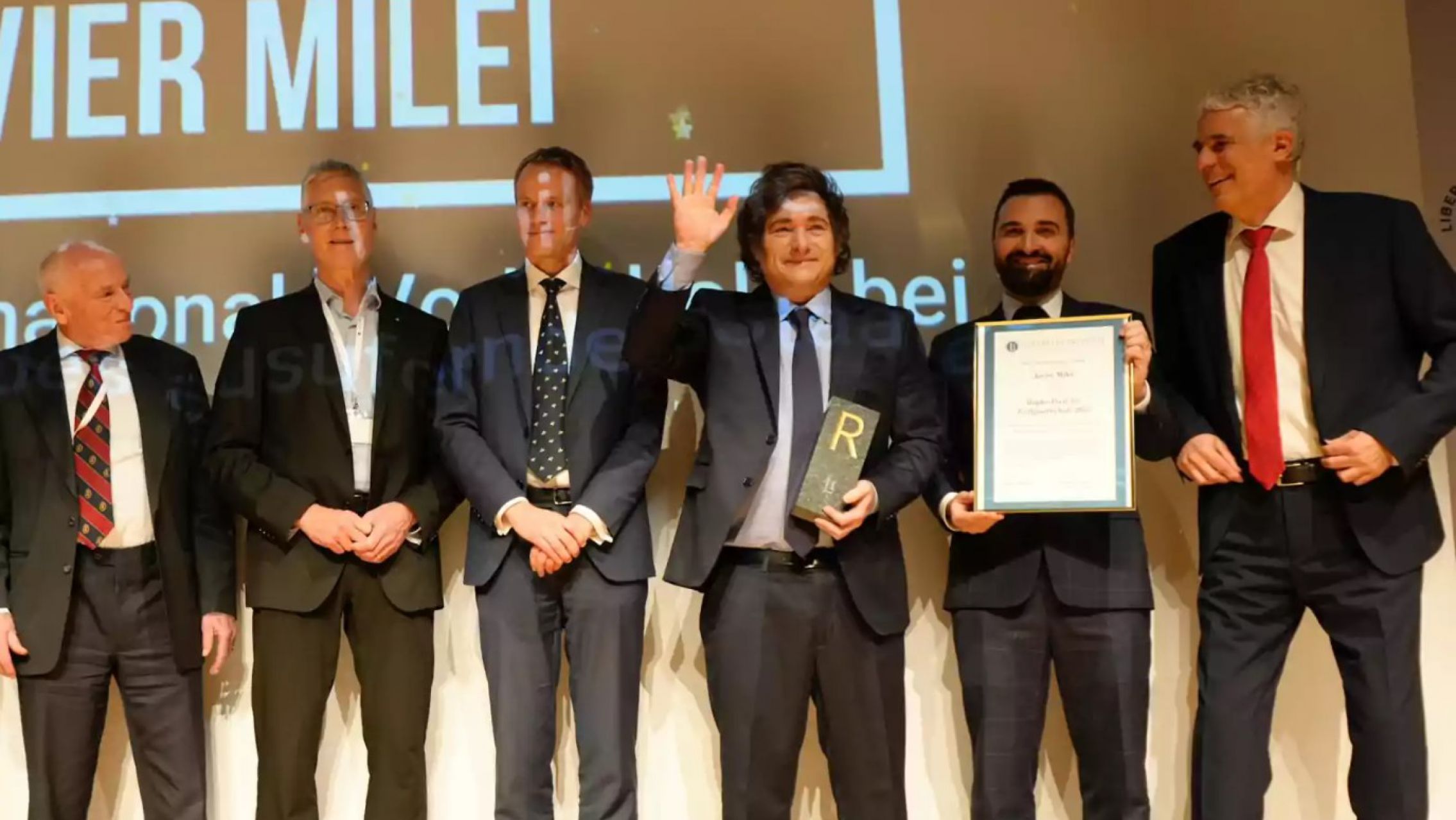 Milei fue distinguido por el Liberal Institut de Suiza con el 'Premio Röpke'