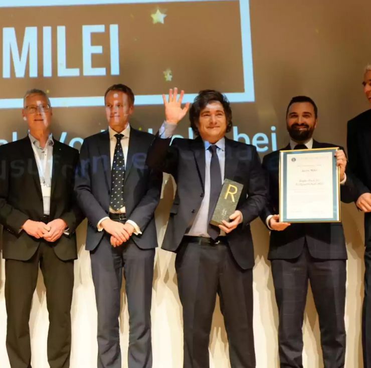Milei fue distinguido por el Liberal Institut de Suiza con el 'Premio Röpke'