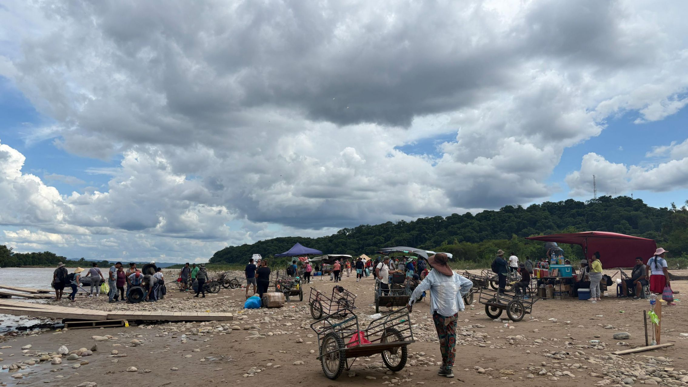 Nación reafirmó que cercarán la frontera para frenar la droga