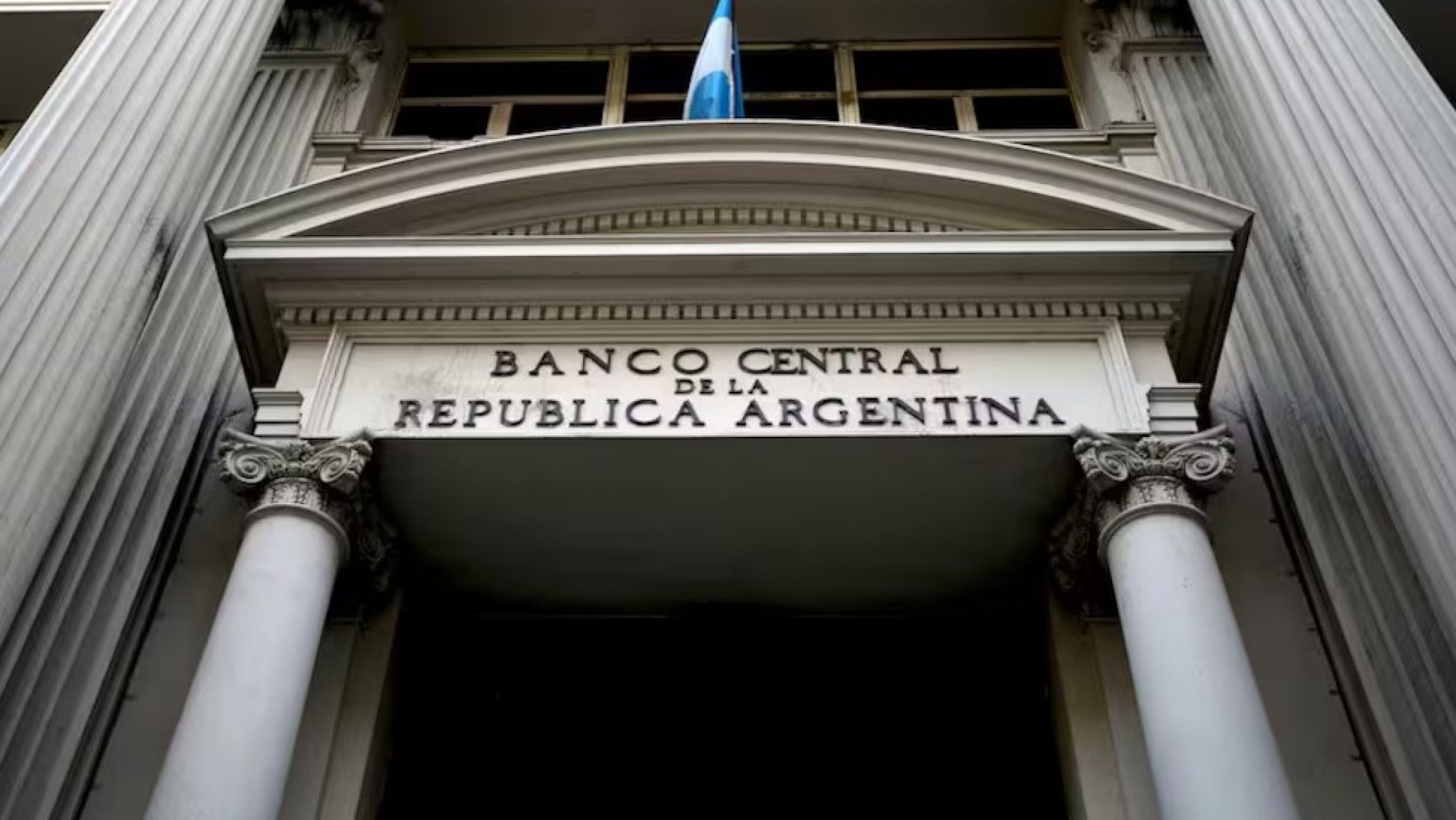 El Banco Central extendió el plazo para cambiar dólares dañados y de "cara chica"