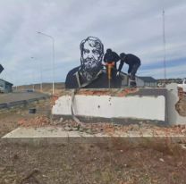 El Gobierno demolió el monumento al militante de izquierda Osvaldo Bayer