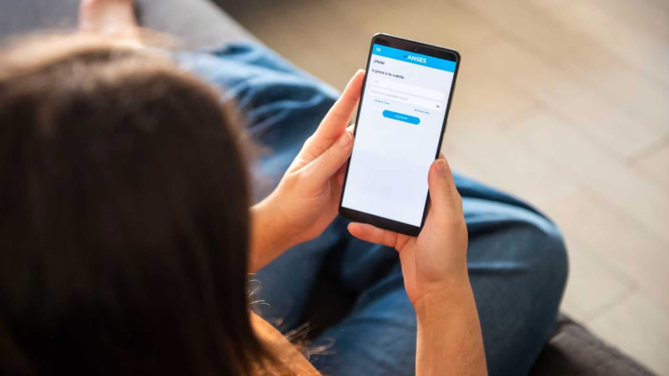 Revelaron quiénes no cobran la AUH y Tarjeta Alimentar en abril de 2025