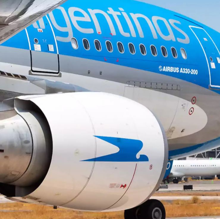 Más motosierra: Aerolíneas Argentinas cierra oficinas para mantener el superávit