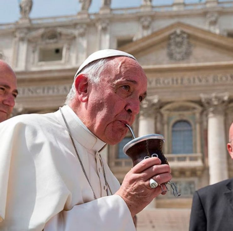 Ola de estafas tras el fallecimiento del Papa Francisco: así te engañan