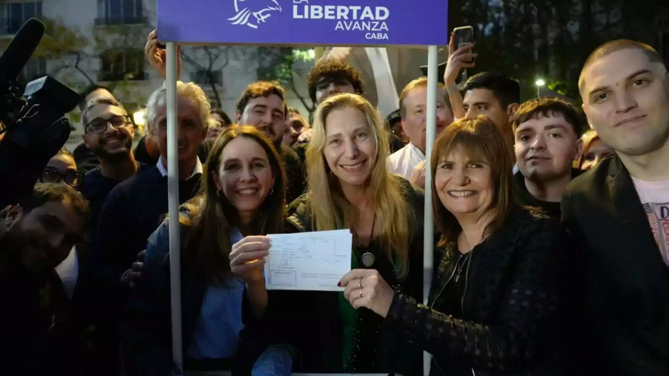La ministra Patricia Bullrich se afilió a La Libertad Avanza de Javier Milei