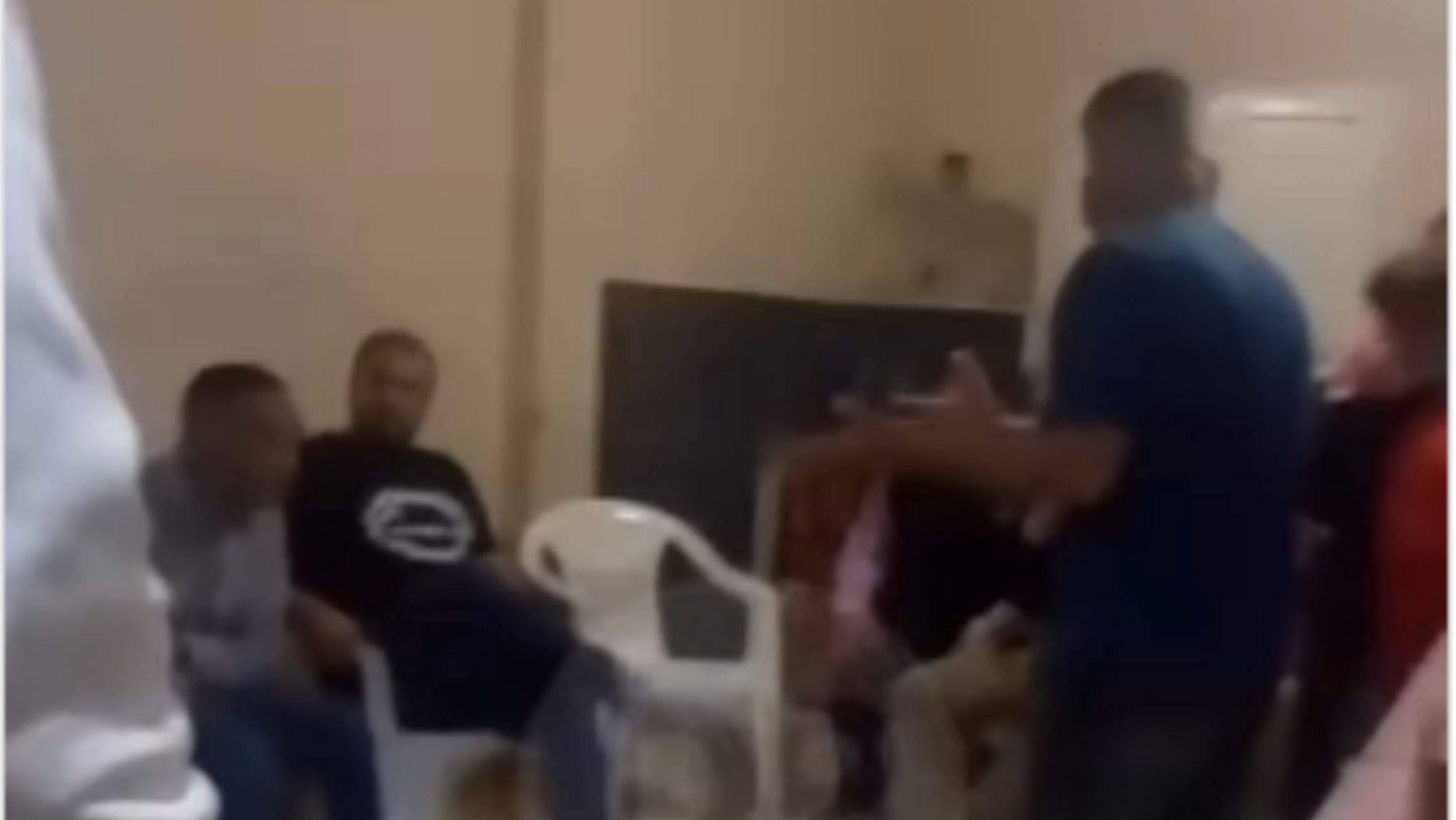 Dos pastores se pelearon brutalmente en plena misa evangélica: quedo grabado
