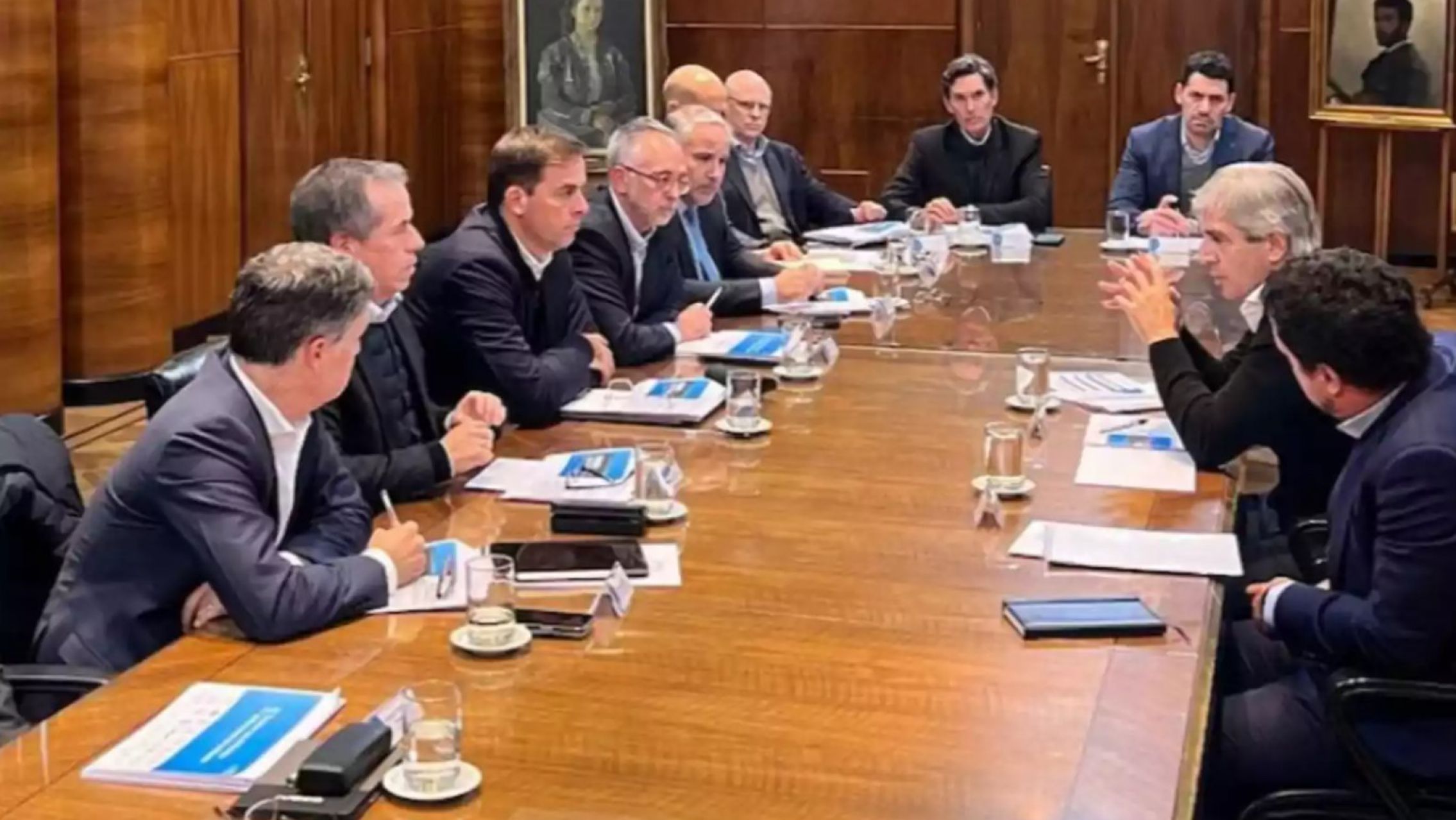 El Gobierno impulsa ventas de autos en dólares y cuotas para dinamizar el sector