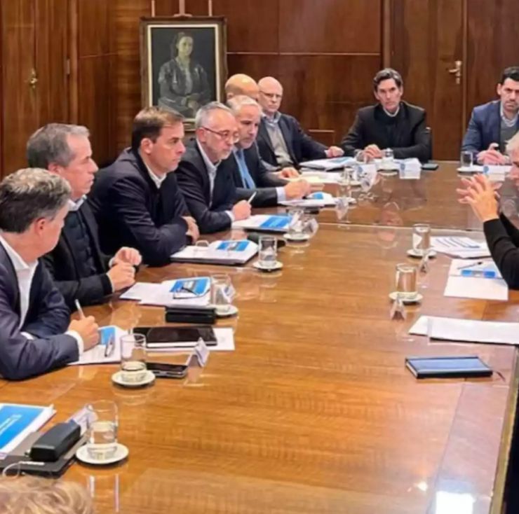 El Gobierno impulsa ventas de autos en dólares y cuotas para dinamizar el sector