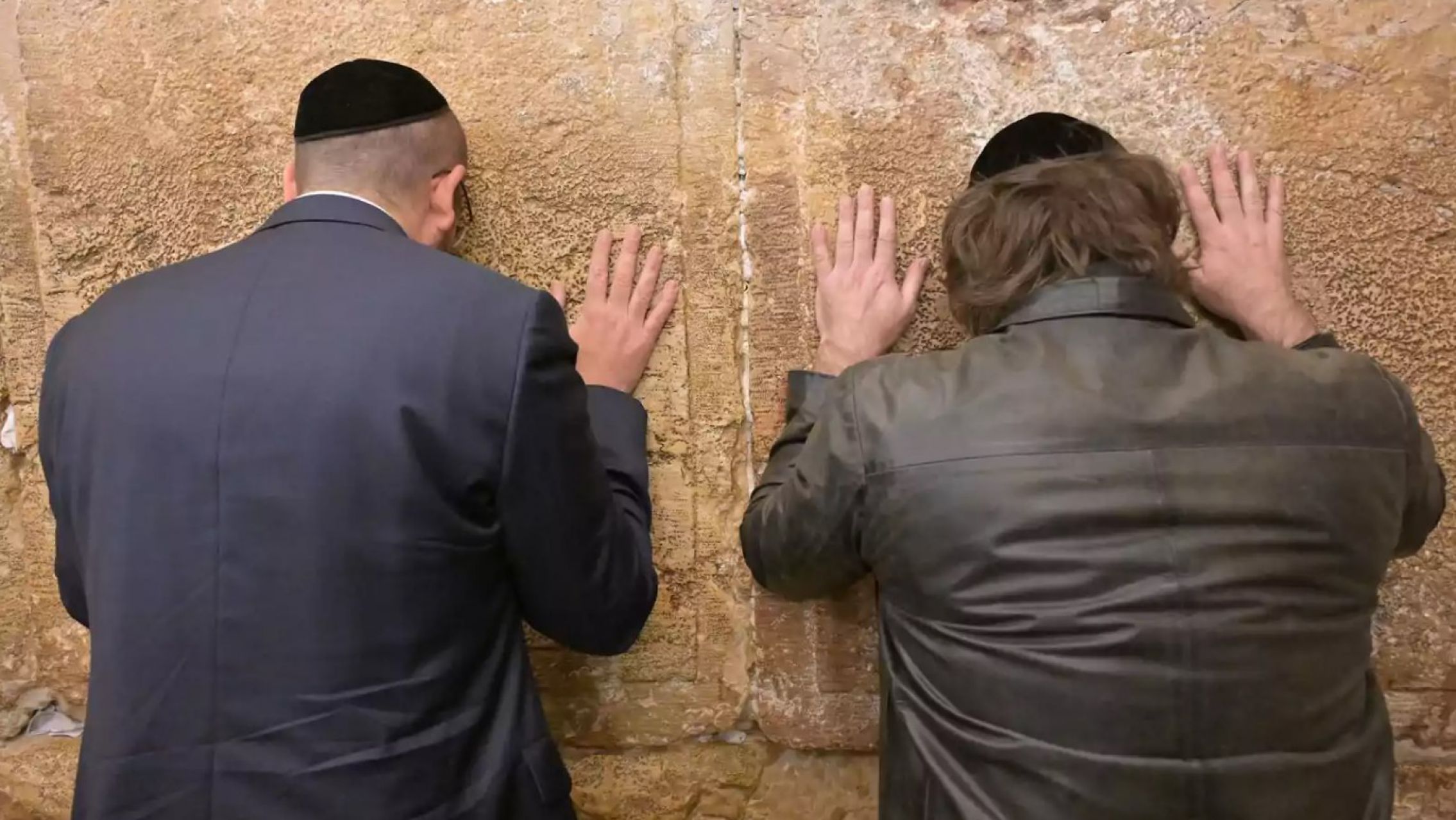 Milei llegó a Israel y visitó el Muro de los Lamentos