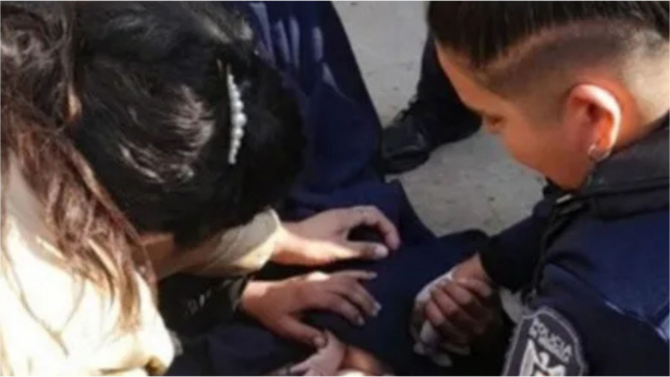 Milagro en una plaza: mujer dio a luz y policías se vistieron de héroes