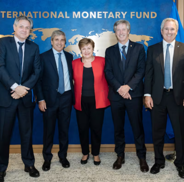 El FMI aprobó la revisión del acuerdo y girará US$2000 millones a la Argentina