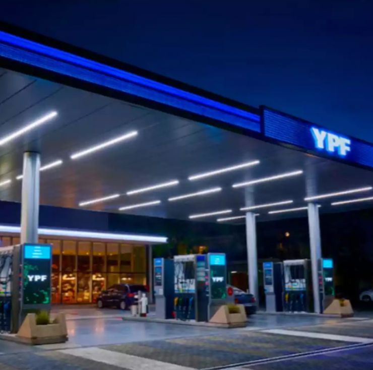 YPF permitirá pagar en dólares el combustible a través de su aplicación