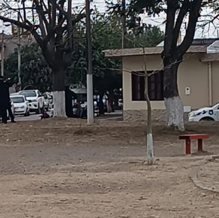 Gritos y desesperación: encontraron sin vida a un hombre en plena plaza