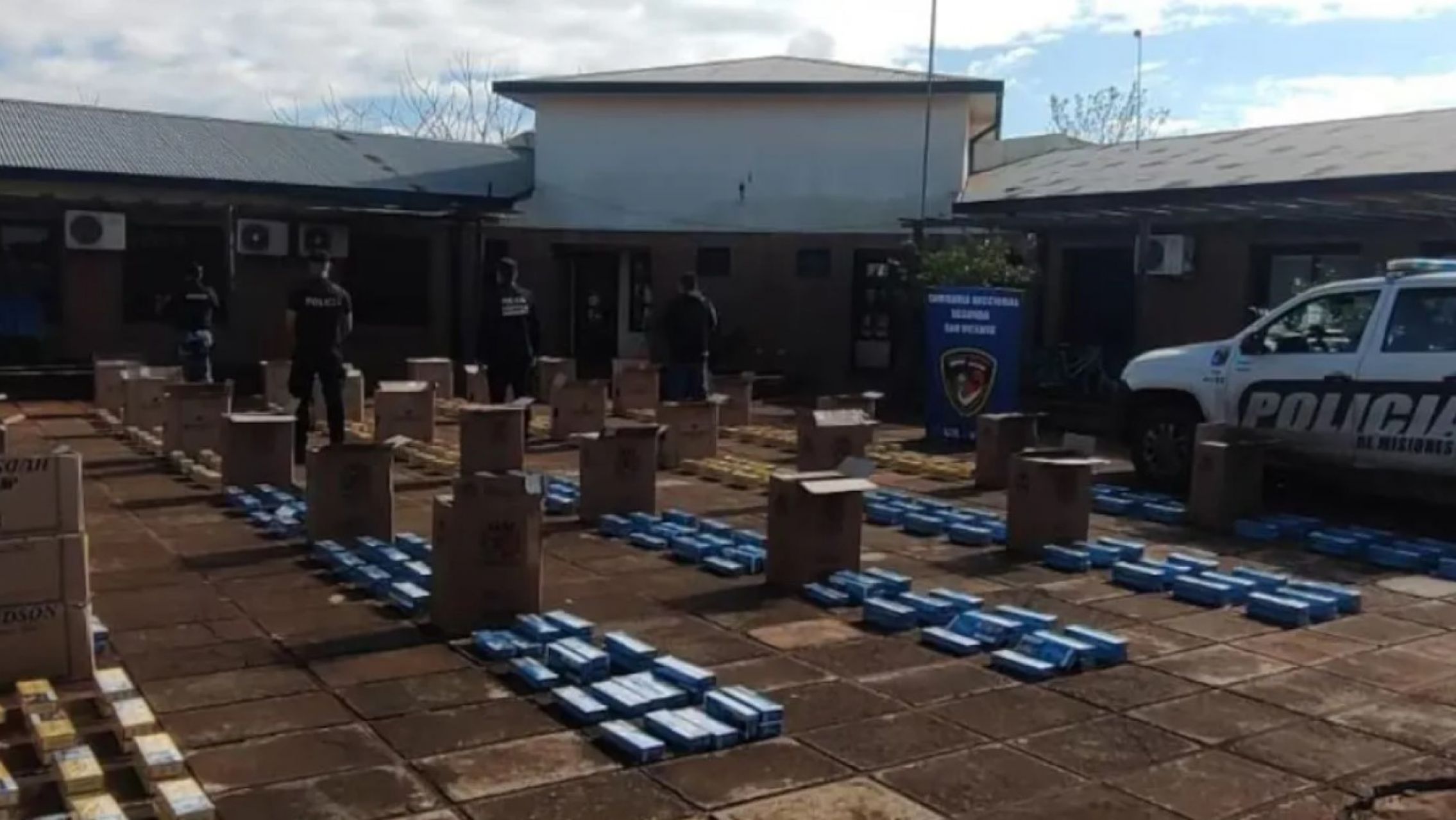 Golpe al contrabando: incautan camioneta robada con casi 20.000 atados de cigarrillos