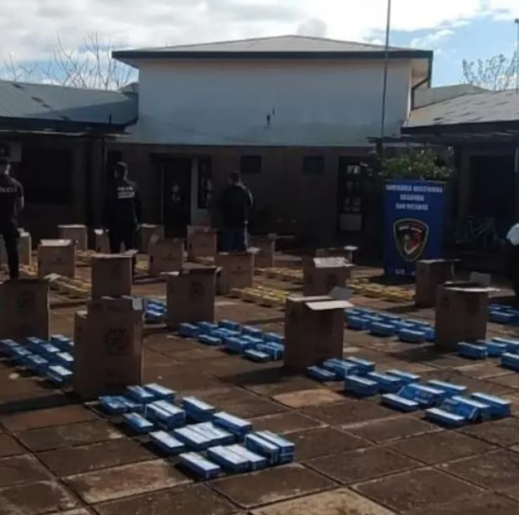 Golpe al contrabando: incautan camioneta robada con casi 20.000 atados de cigarrillos