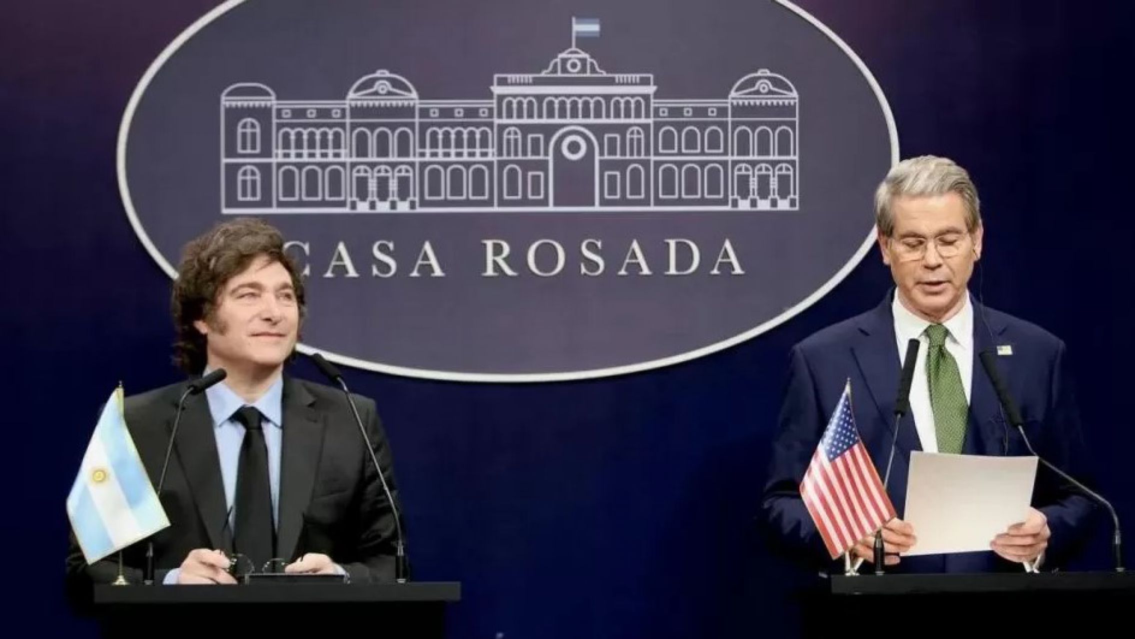 El Riesgo país cae un 21% tras el anuncio de Scott Bessent y se disparan los bonos