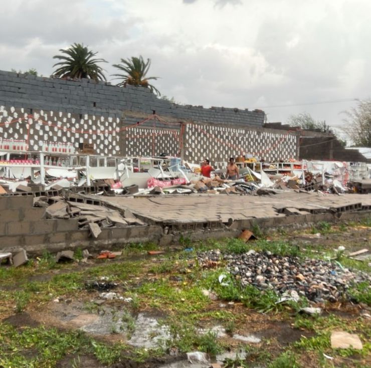 Se derrumbó un supermercado por una intensa tormenta en Tucumán