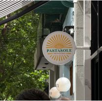 Esto sale comer en el local de pastas de Rusherking en Palermo