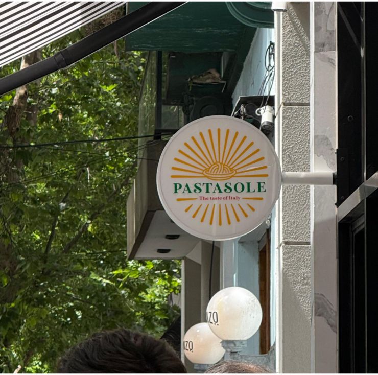 Esto sale comer en el local de pastas de Rusherking en Palermo