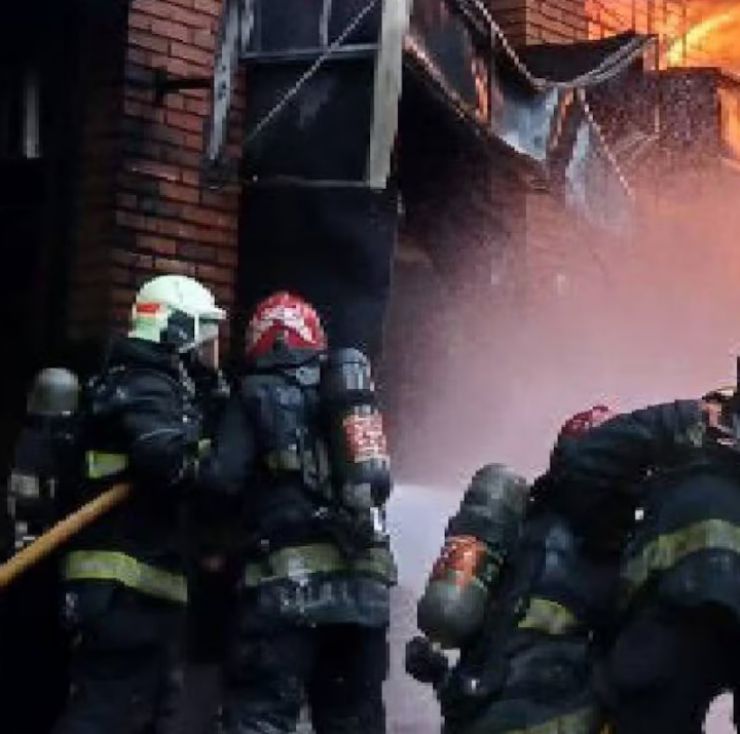 Terrible incendio con llamas de 12 metros: hay un herido grave