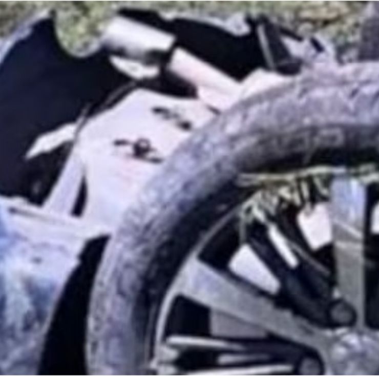 Robó un auto, se fugó por la ruta y terminó volcado en un canal