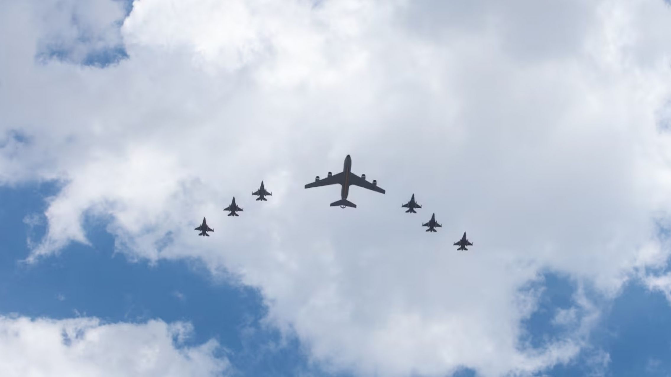 El Gobierno confirmó la llegada de los primeros seis aviones de combate F-16