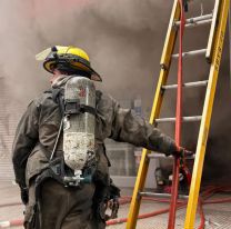 Incendio en un local: se prendió fuego un depósito y evacuaron comercios