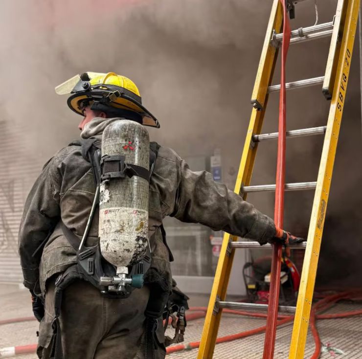 Incendio en un local: se prendió fuego un depósito y evacuaron comercios