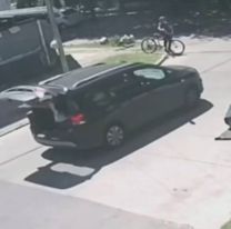 Ladrones le robaron el auto a una mujer y la llevaron en el baúl por varias cuadras