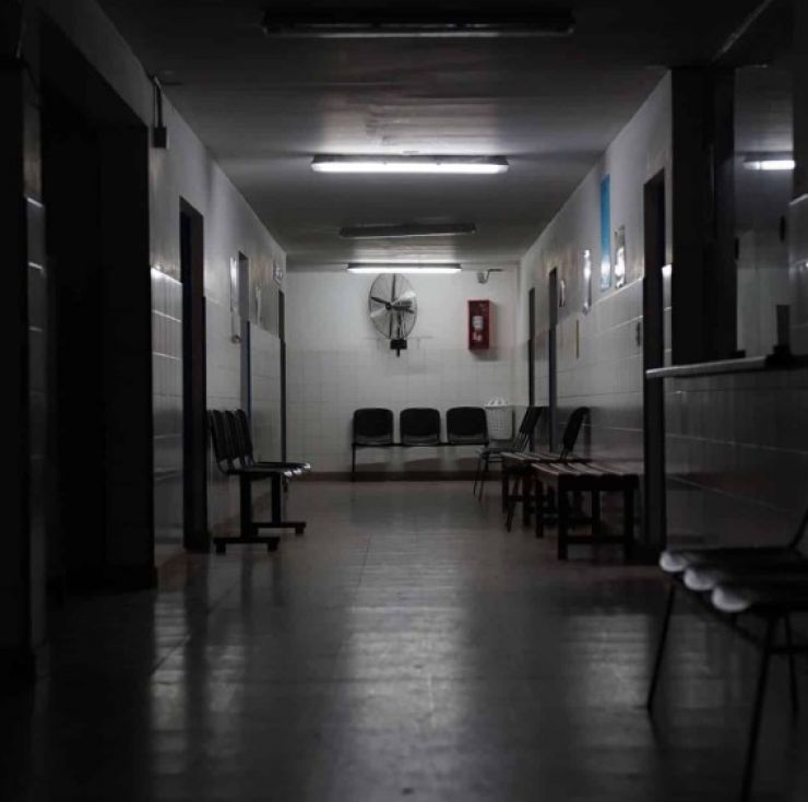 Murió un joven electrocutado mientras arreglaba una heladera